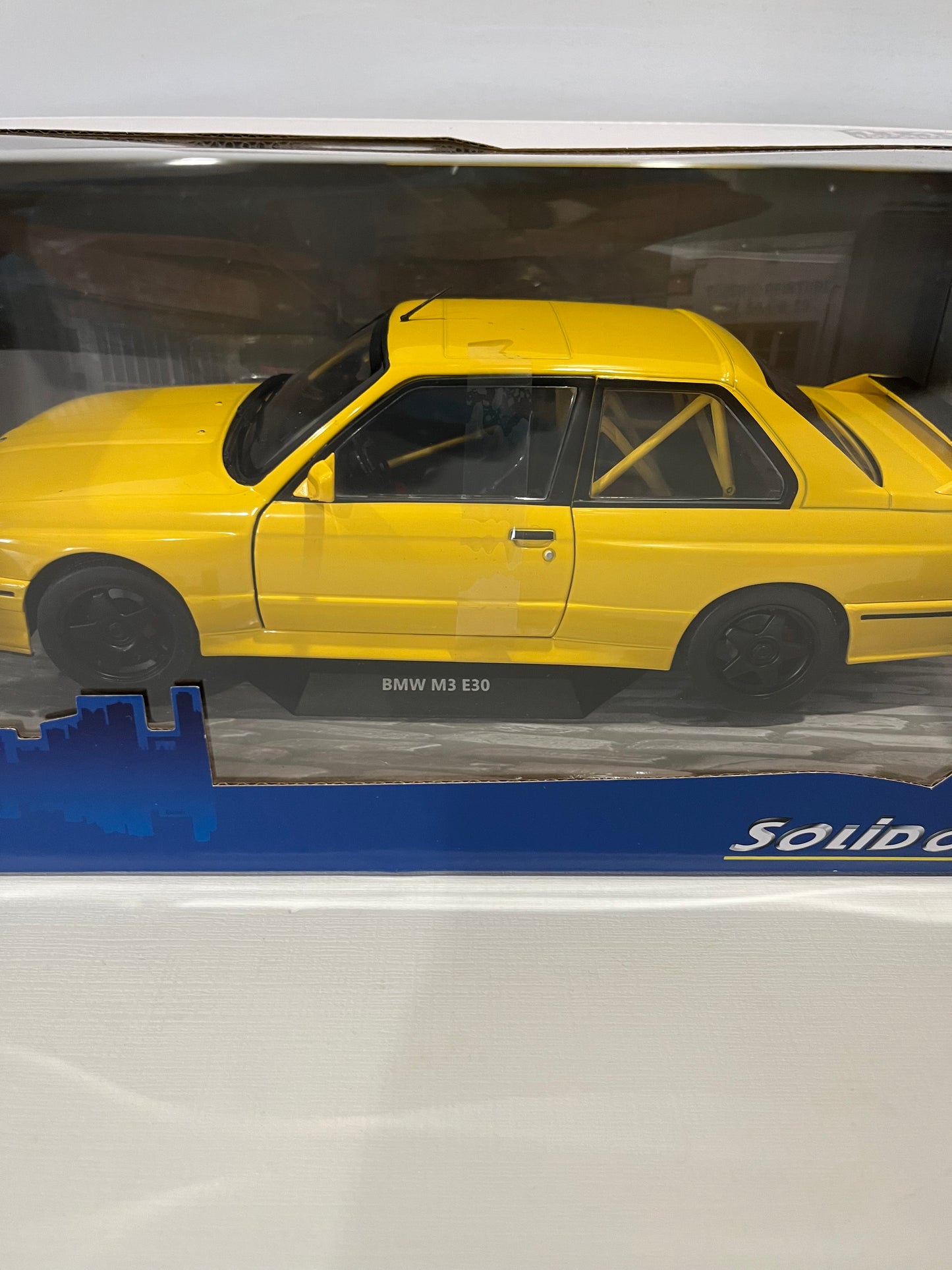 1/18 Solido BMW M3 E30 Fighter Yellow 1990